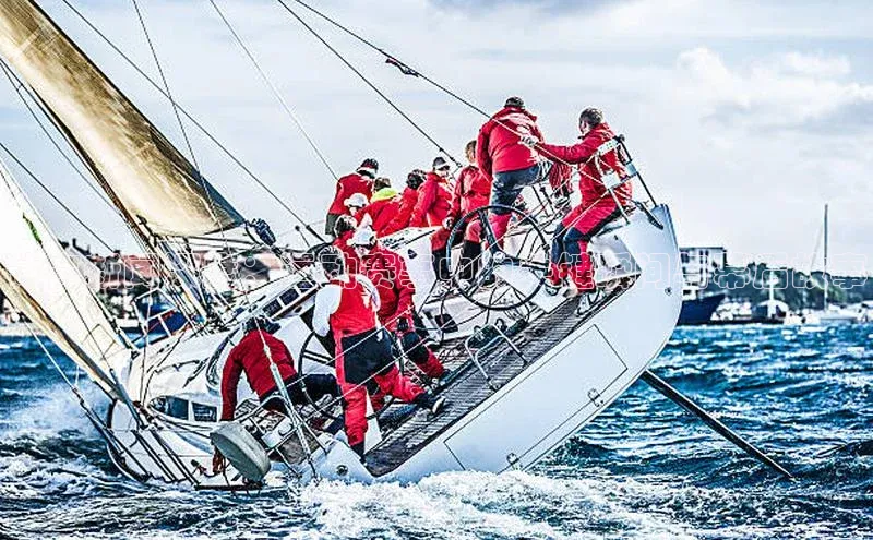 体育新闻深度：运动赛事中的关键瞬间与幕后故事